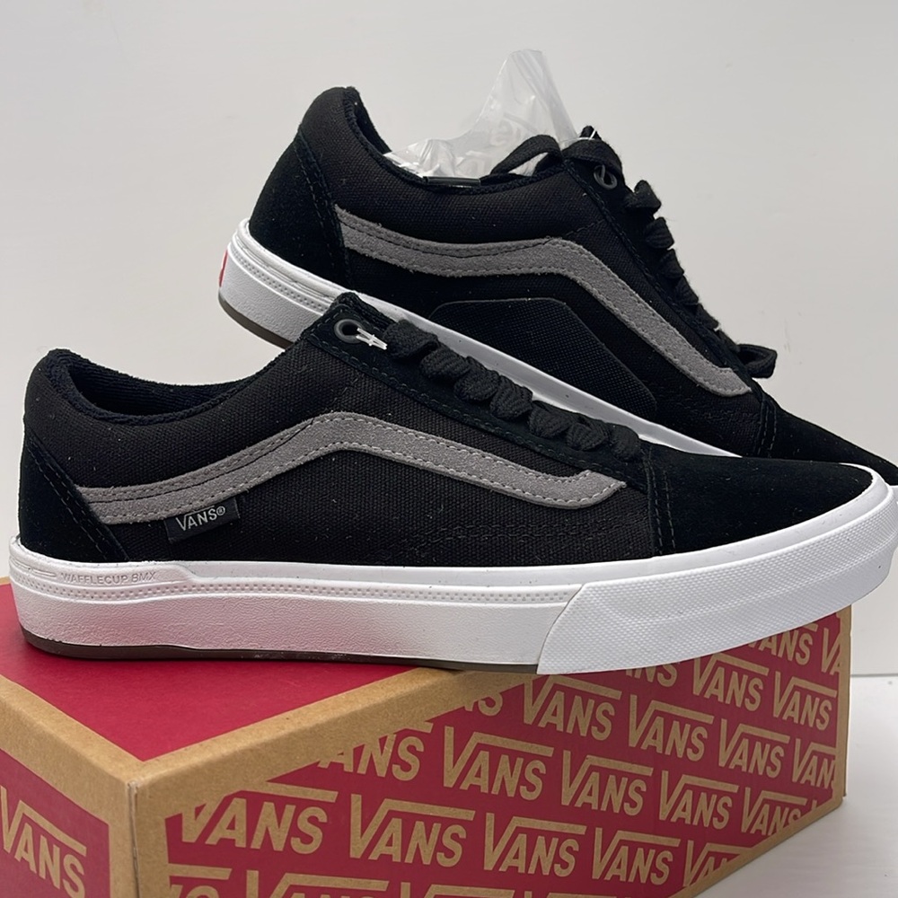 Vans WMNS Black and Gray Sneakers Bmx Old Skool
Black/Gray/White
VN0A5JIP9BG - Picture 7 of 16